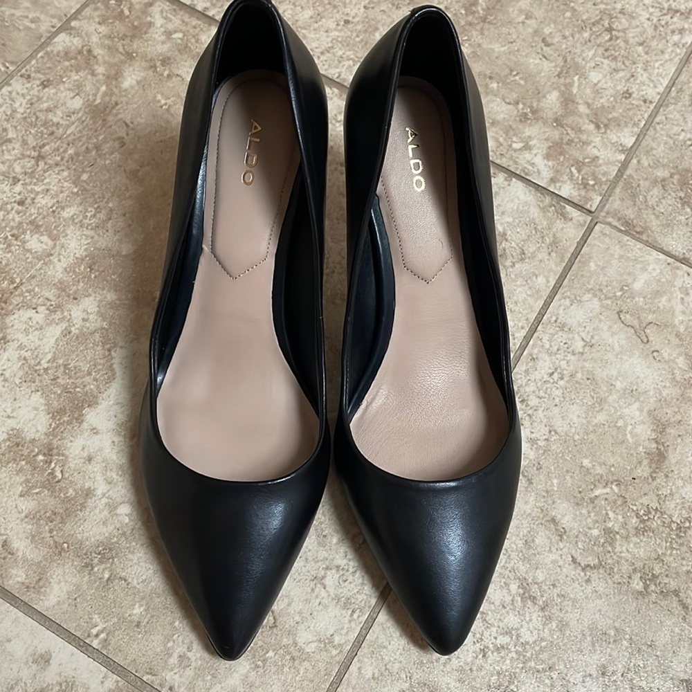 Aldo black pointy toed high heels - NWOT